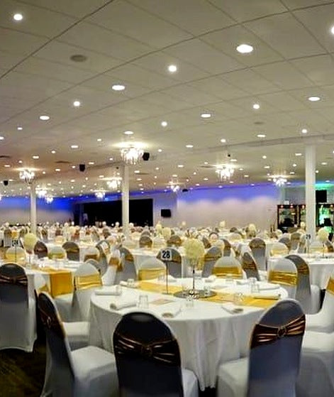 Manukau Event Centre set for a gala dinner, with Audio Connect audio and blue architectural uplighting
